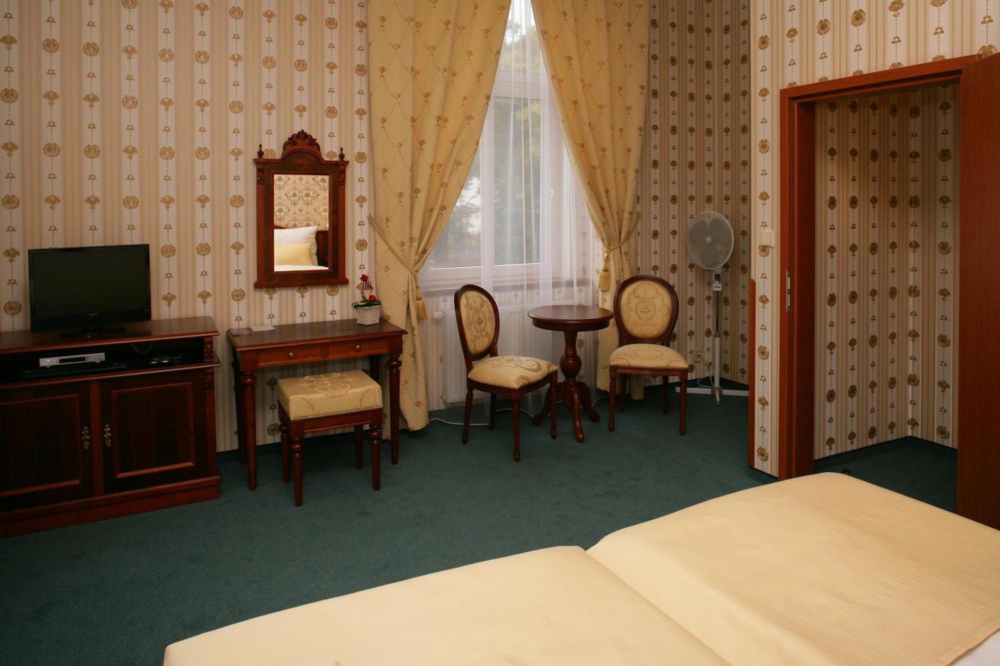 Hotel Mertin Chomutov Exterior foto
